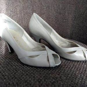vintage 80s light grey peep toe crossover sandal heels